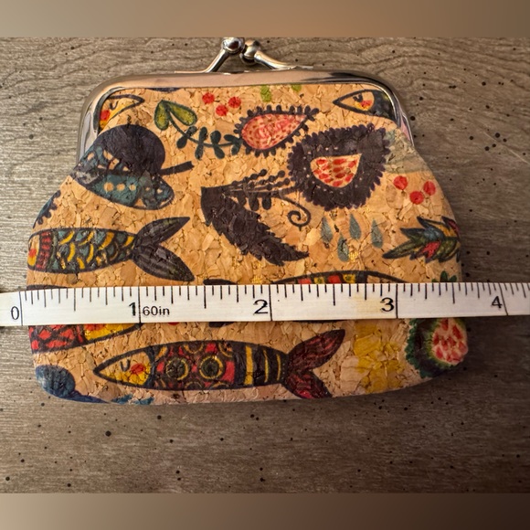 Cork Material Fish Pattern Kiss Lock Coin Purse - Picture 5 of 5